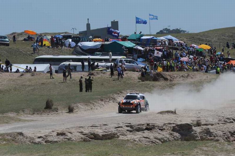 Rajd Dakar 2012: Hołowczyc awansował do pierwszej dziesiątki, Marc Coma popełnił kosztowny błąd